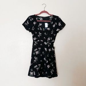 Nwt Abercrombie Black Floral Short Sleeve Wrap Dress XS